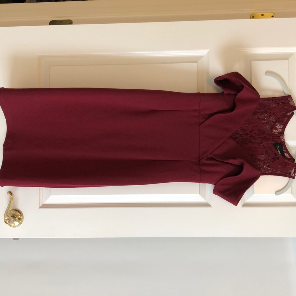 Elegant burgundy dress. Perfect for winter wedding